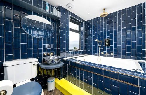 Boleyn House | Jacuzzi Suite