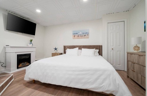 Sylvan Beach Bed & Breakfast | Jacuzzi Suite Near Beach | The Beachside Co. #7
