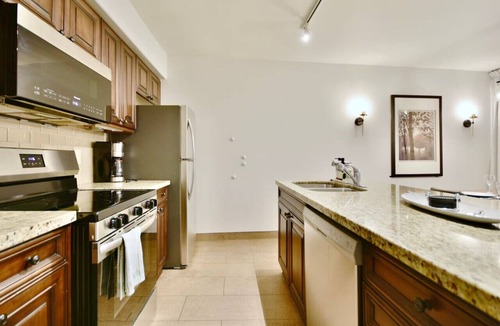 Oro-Medonte Condo | Jacuzzi Suite Relaxing Retreat