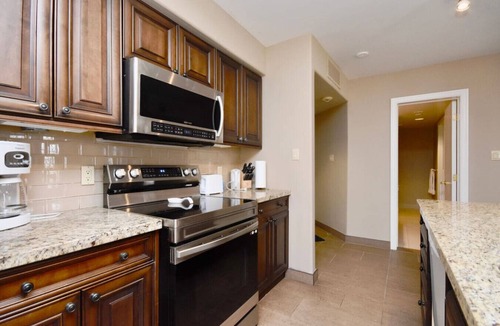 Oro-Medonte Apartment | Jacuzzi Suite with King bed, full kitchen