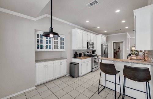 Tulsa House | Jacuzzi Tub-Walk to Dining & Shopping-Garage Parking