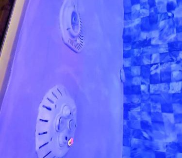 Tinteniac House | Jacuzzi XXL avec Charme et Caractères de campagne