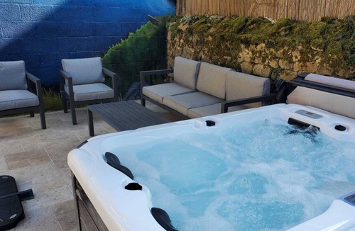La Chatre Apartment | Jacuzzis ET Jardin Privatifs