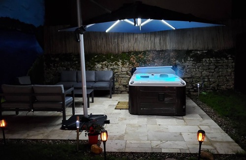 La Chatre Apartment | Jacuzzis ET Jardin Privatifs