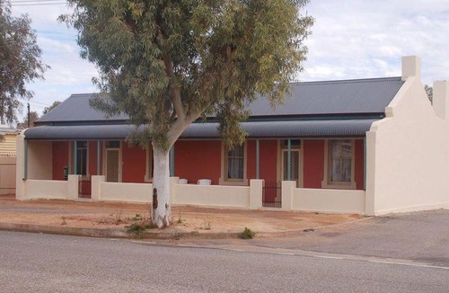 Broken Hill House | Jadan Cottages