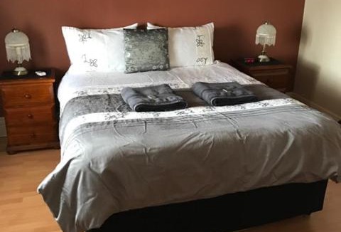 Broken Hill House | Jadan Cottages