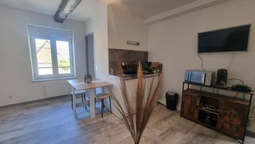 Charleville-Mezieres Apartment | Jade centre-ville T2 rénové cocon cosy parking 40m2