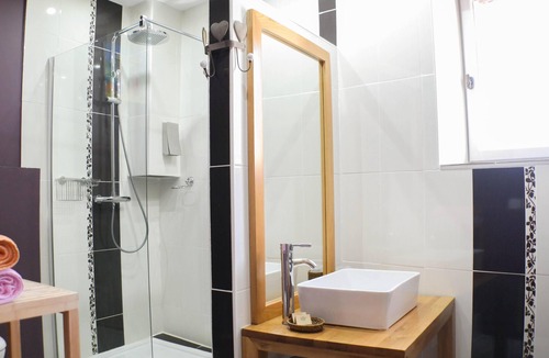 La Cadiere-et-Cambo Bed & Breakfast | Jade-Double room-Comfort-Ensuite with Shower