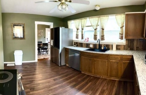 Olney House | Jade Junction - Newly Remodeled 3 BR/1 BA
