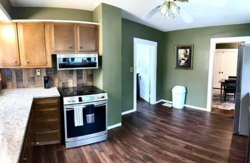 Olney House | Jade Junction - Newly Remodeled 3 BR/1 BA