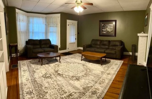Olney House | Jade Junction - Newly Remodeled 3 BR/1 BA