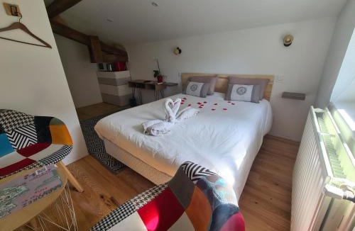 Saint-Romain-Lachalm House | Jade room