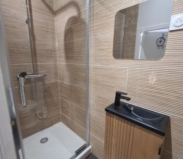 Saint-Romain-Lachalm House | Jade room