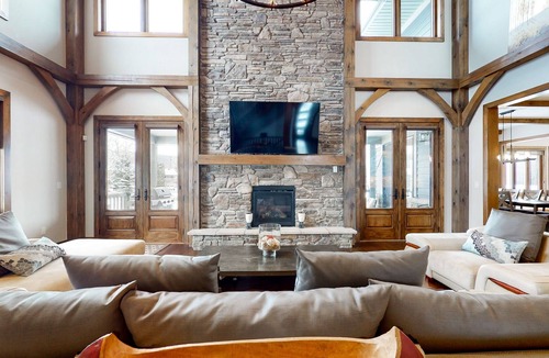 Collingwood Ski Chalet | Jade’s Chalet 10 minutes from Blue Mountain