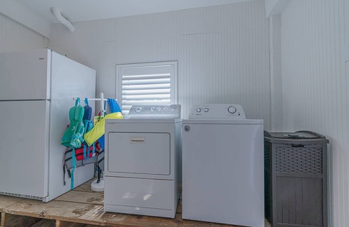 Jamaica Beach House | Jamaica Beach Waterfront | Heated Pool & Spa | Bayfront | Kayaks & Paddle Boards | Huge Deck | Grill