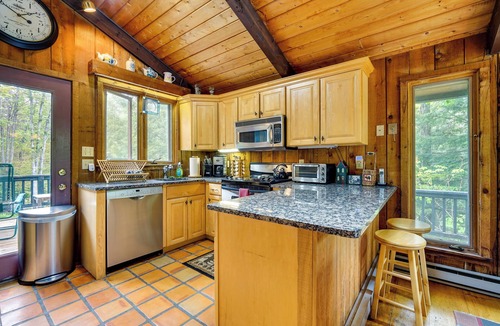 Jamaica Cottage | Jamaica Vacation Home w/Deck: 8 Mi to Skiing!