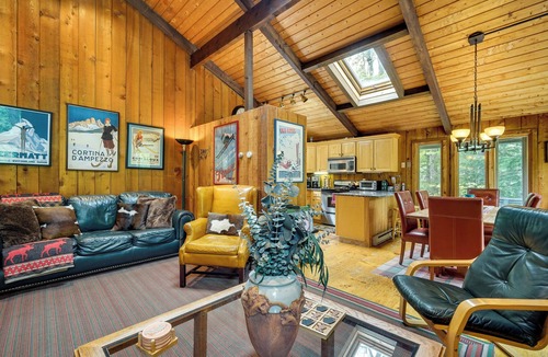 Jamaica Cottage | Jamaica Vacation Home w/Deck: 8 Mi to Skiing!