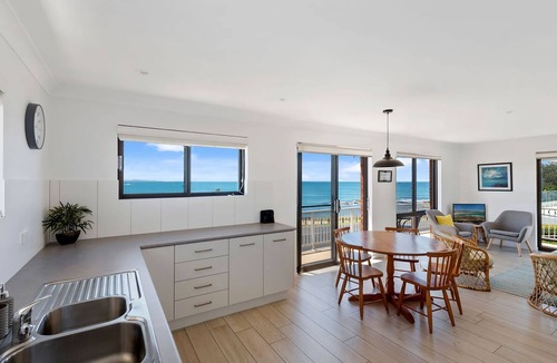 Woolgoolga Apartment | Jambi Ocean View - oceanfront Woolgoolga