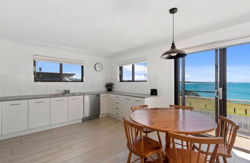 Woolgoolga Apartment | Jambi Ocean View - oceanfront Woolgoolga