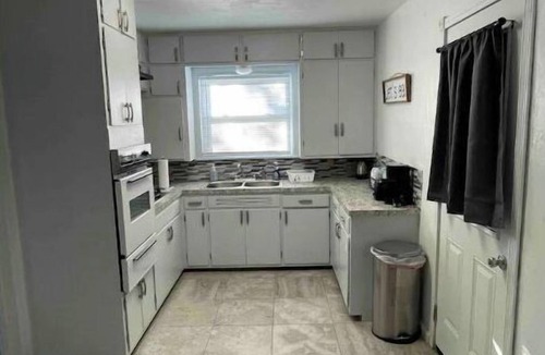 Ponca City House | James’ Modern Cheerful Home!