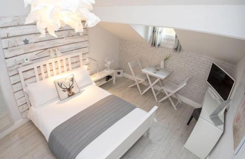 Dowlais Apartment | James' Place at Dowlais