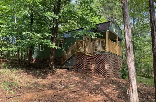 Schuyler House | James river Access Buckingham County Cabin