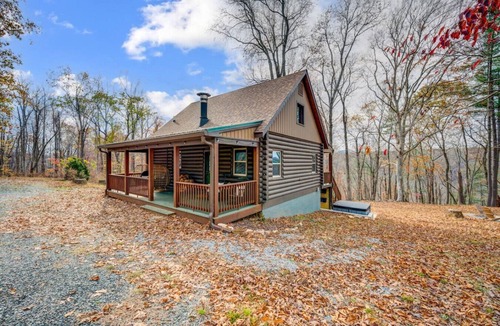 Lynchburg Cabin | James River Cabin, Riverfront with Hot Tub and Views!