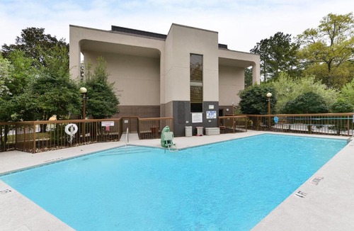 Dock Junction Hotel | Jameson Inn of the golden isles- Brunswick