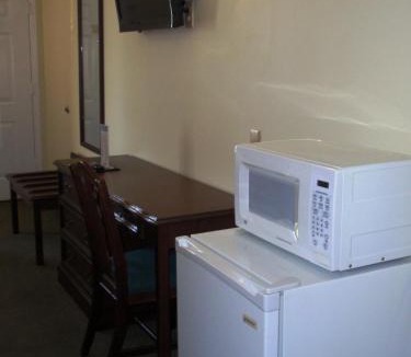 Perry Hotel | Jameson Inn - Perry