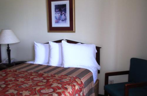 Perry Hotel | Jameson Inn - Perry