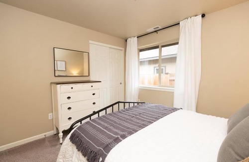 Larkspur House | Jameson's Place