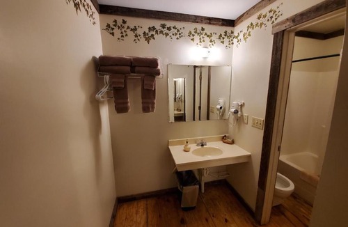 Jamesport Hotel | Jamesport Inn