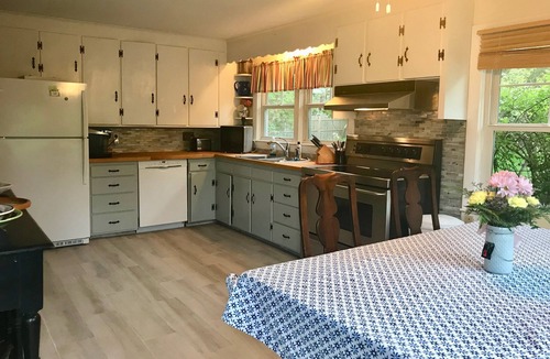 Jamestown House | Jamestown for beach, golf and sailing