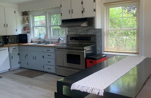 Jamestown House | Jamestown for beach, golf and sailing