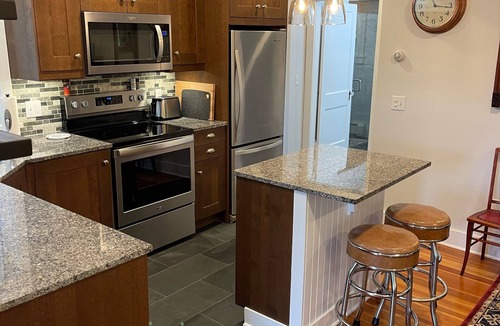 Jamestown Apartment | Jamestown In-Town Apartment Unit B -