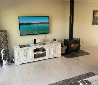 Erowal Bay House | Jan's Retreat by Experience Jervis Bay