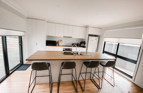 Walkerville House | Jandi - King Beds - Starlink - EV Charger