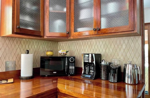 Bakersville Cabin | Japanese Tub. 2-Sided Fireplace. Chef Kitchen. Fast WIFI. Herb Garden