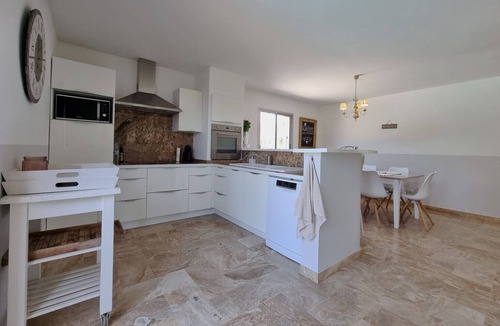 Saint-Quentin-la-Poterie Villa | Jardin d'Uzès walking distance village