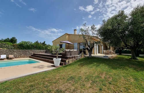 Saint-Quentin-la-Poterie Villa | Jardin d'Uzès walking distance village