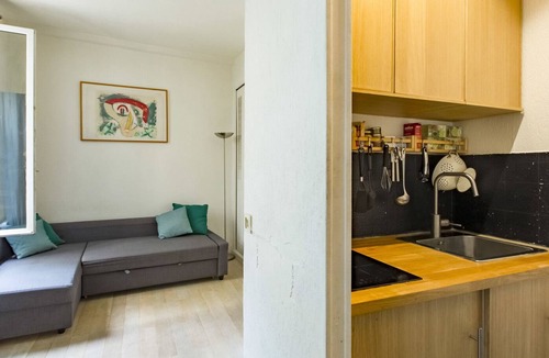 Notre-Dame-des-Champs Apartment | Jardin du Luxembourg Studio, by Veeve