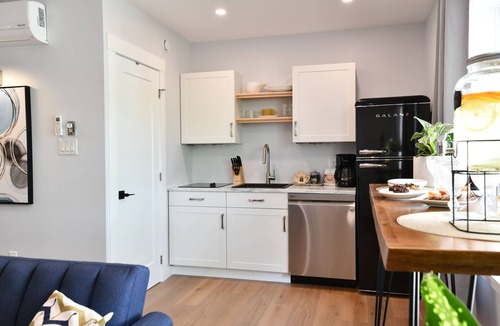 Moncton House | Jardin Suites Highfield