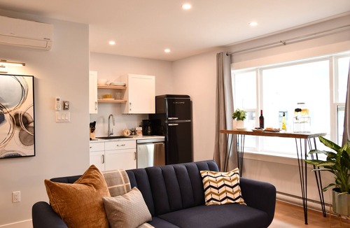 Moncton House | Jardin Suites Highfield