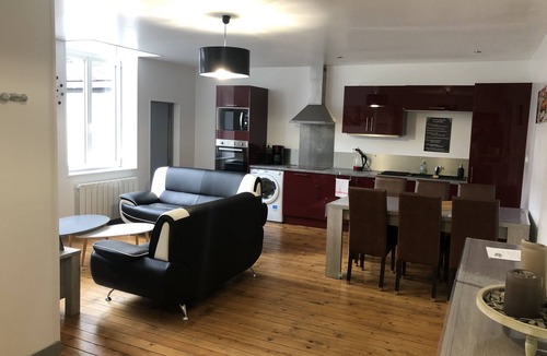 Givet Apartment | Jardin sur Cour
