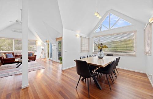 Merrijig House | Jarrah Lodge - Sleeps 10 - Merrijig