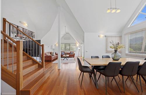 Merrijig House | Jarrah Lodge - Sleeps 10 - Merrijig