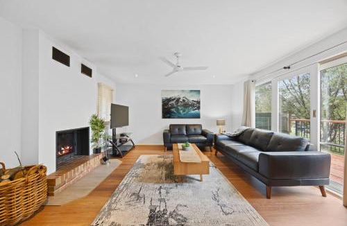 Merrijig House | Jarrah Lodge - Sleeps 10 - Merrijig