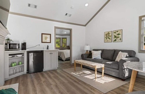 Ramona Cabin | Jarrett Farm Resort - Suite 10