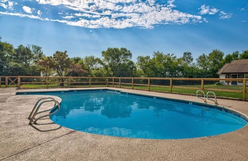 Ramona Cabin | Jarrett Farm Resort - Suite 10