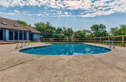 Ramona Cabin | Jarrett Farm Resort - Suite 10